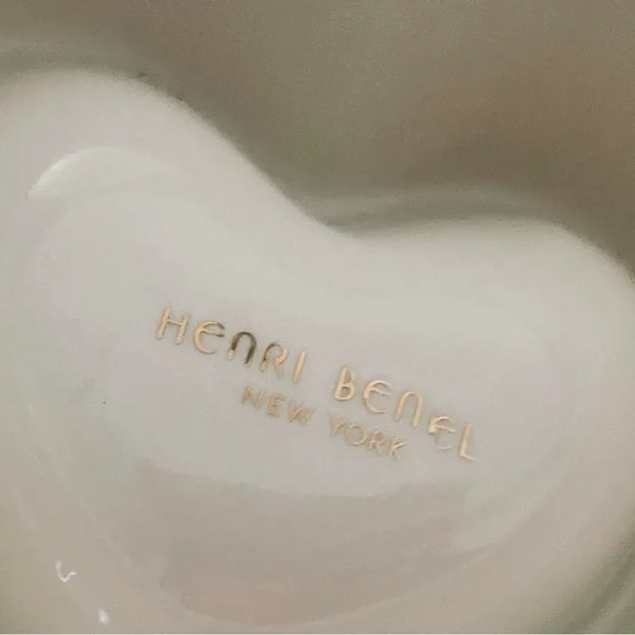 Cute heart Henri Bendel  dish - Picture 2 of 5